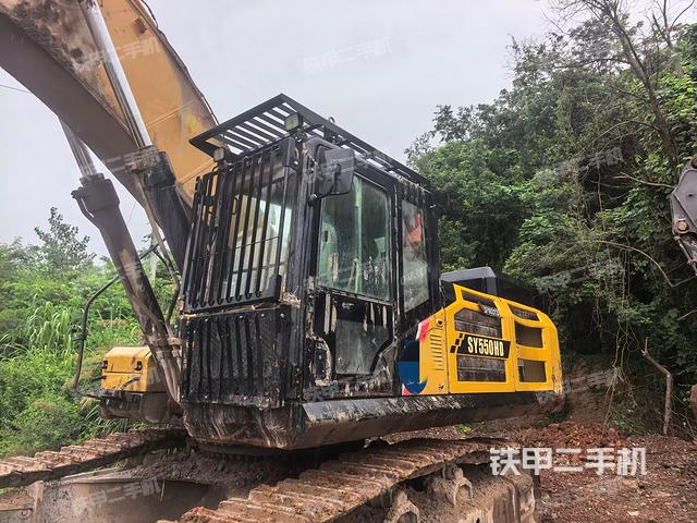 驾驶室左前45度(驾驶室部分) 驾驶室左前45度(驾驶室部分)