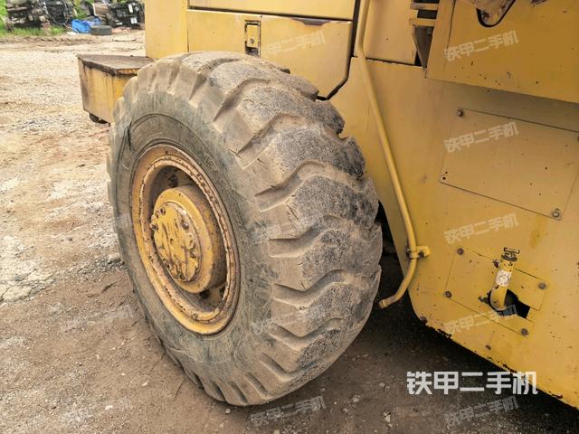 左后轮(行走机构) 左后轮(行走机构)