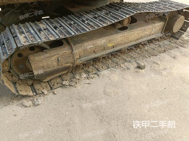单侧履带整体(整机外观) 单侧履带整体(整机外观)