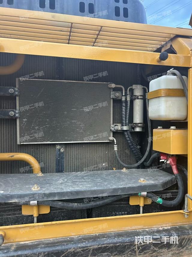 散热器正面(大件舱室) 散热器正面(大件舱室)