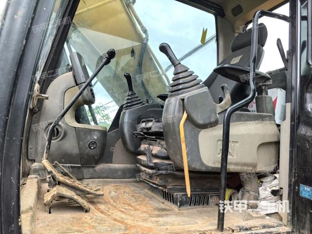 左后方玻璃角标(驾驶室部分) 左后方玻璃角标(驾驶室部分)