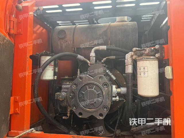 液壓泵艙室正面整體（整機(jī)外觀）