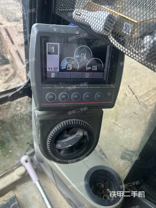 驾驶室整体(整机外观) 驾驶室整体(整机外观)