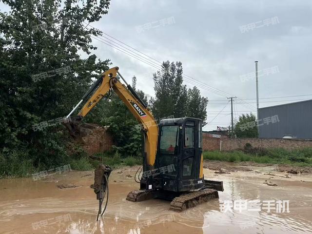 驾驶室整体(整机外观) 驾驶室整体(整机外观)