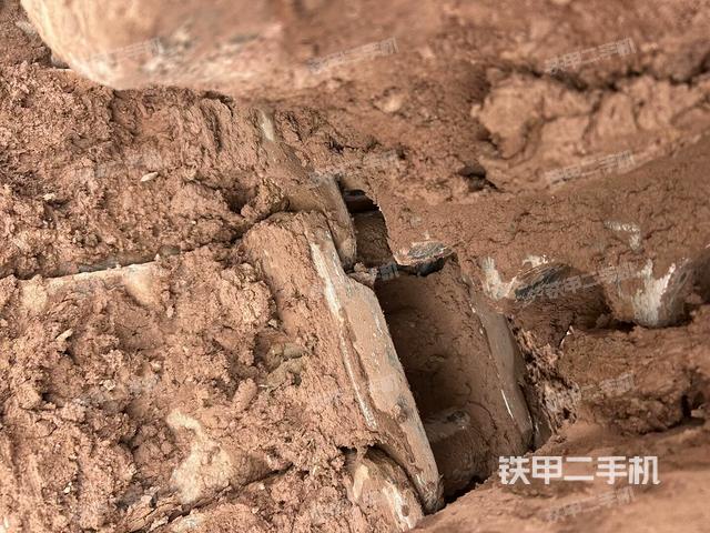 右侧履带整体(行走机构) 右侧履带整体(行走机构)