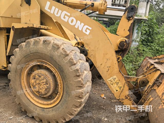 铲斗油缸侧面(工作装置) 铲斗油缸侧面(工作装置)