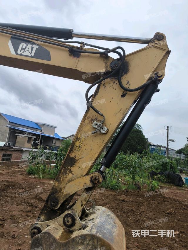 大臂整體?右側(cè)(工作和回轉(zhuǎn)裝置) 大臂整體?右側(cè)(工作和回轉(zhuǎn)裝置)