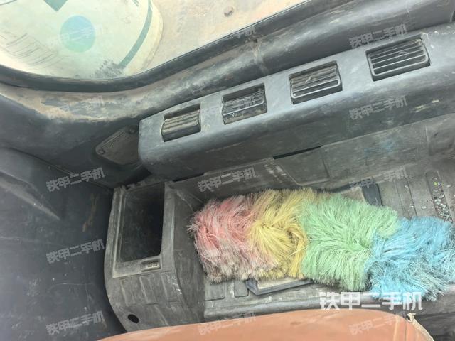 左后方玻璃角标(驾驶室部分) 左后方玻璃角标(驾驶室部分)