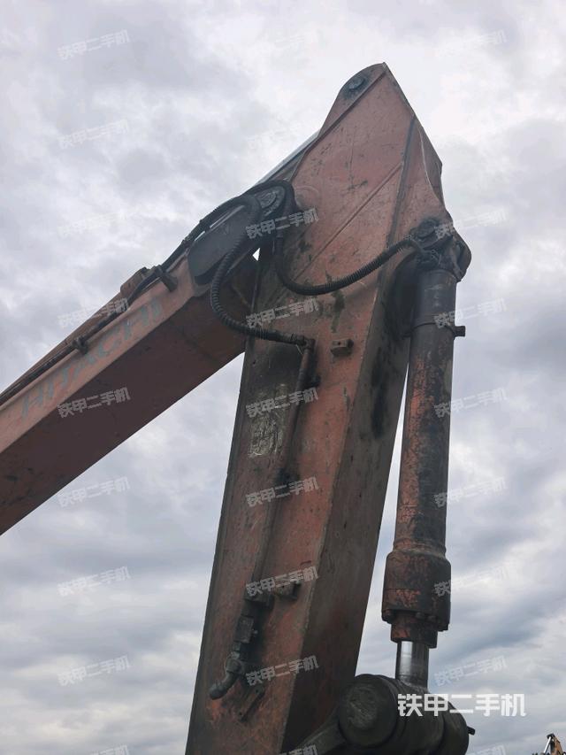 大臂油缸整体 竖拍（工作和回转装置）