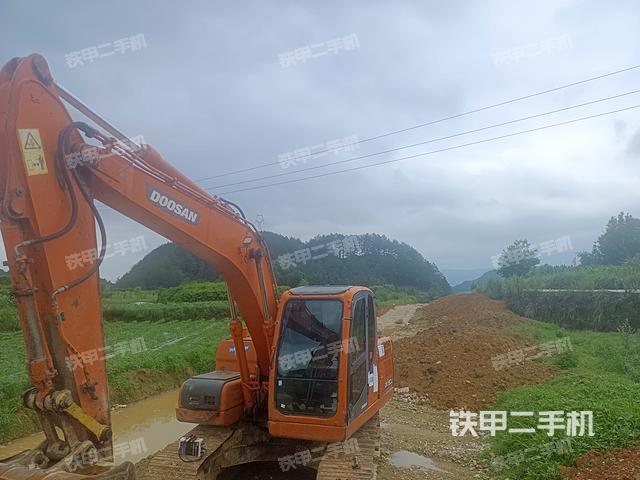 斗山DX150LC挖掘機