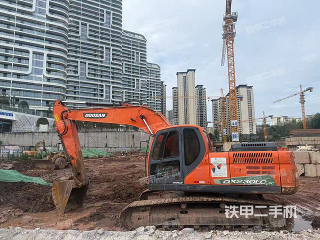 駕駛室頂部（整機(jī)外觀）