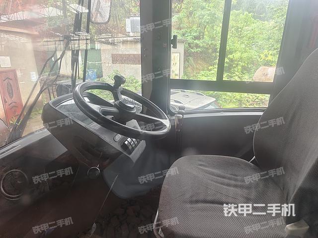 驾驶室工作台(整机外观及大件) 驾驶室工作台(整机外观及大件)