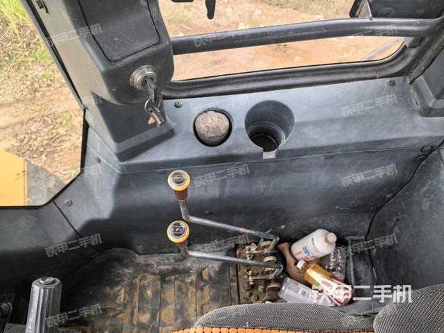 顶棚整体  内(驾驶室部分) 顶棚整体  内(驾驶室部分)