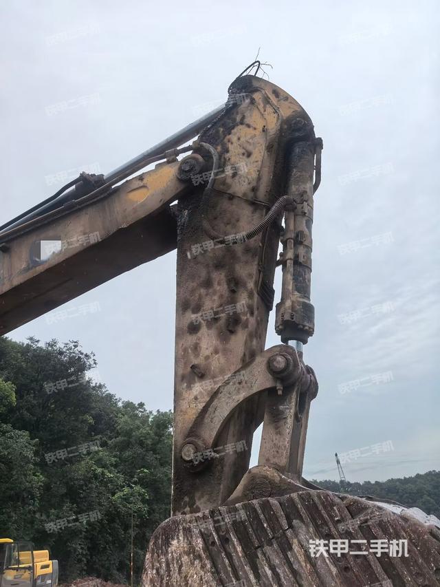 小臂整体右前(工作和回转装置) 小臂整体右前(工作和回转装置)