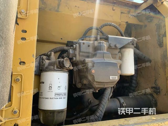 液压泵舱室正面整体(整机外观) 液压泵舱室正面整体(整机外观)