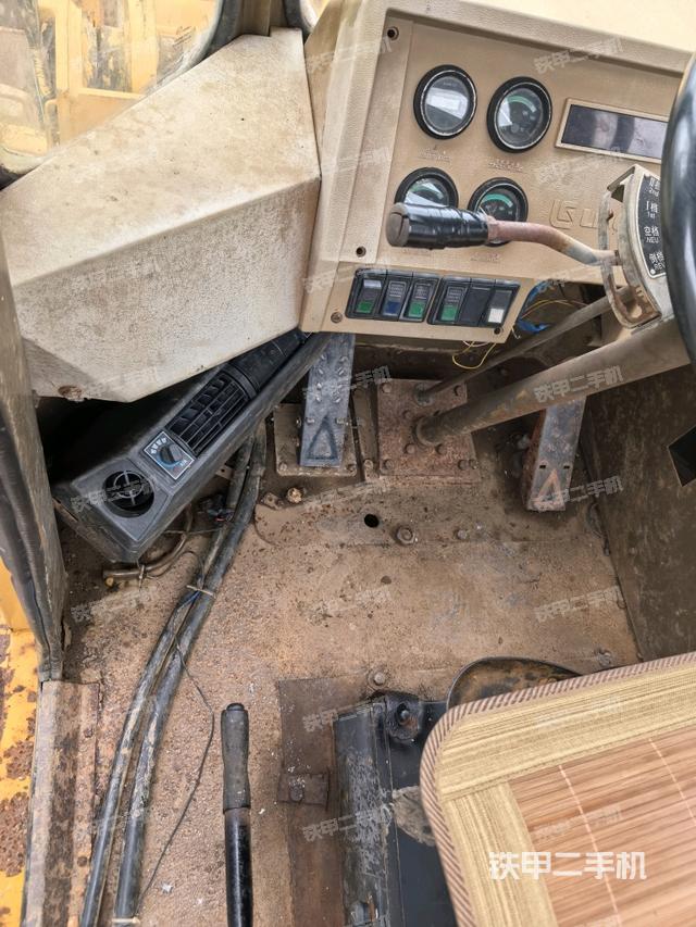 仪表盘(驾驶室部分) 仪表盘(驾驶室部分)