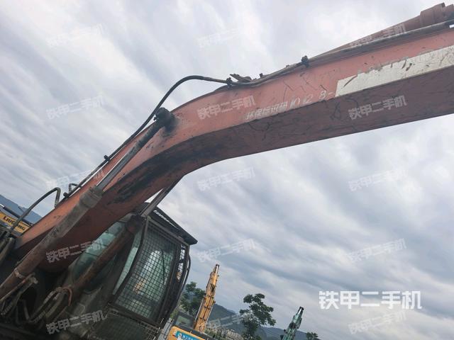 大臂根部 斜视(工作和回转装置) 大臂根部 斜视(工作和回转装置)