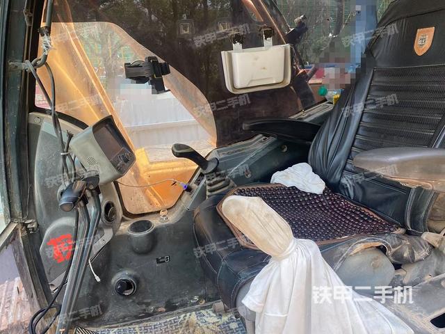 驾驶室整体(整机外观) 驾驶室整体(整机外观)