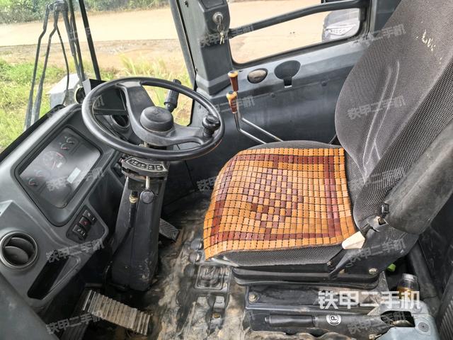 驾驶室正侧(驾驶室部分) 驾驶室正侧(驾驶室部分)