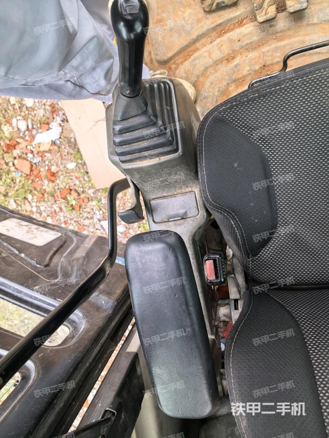 后窗玻璃角标(驾驶室部分) 后窗玻璃角标(驾驶室部分)