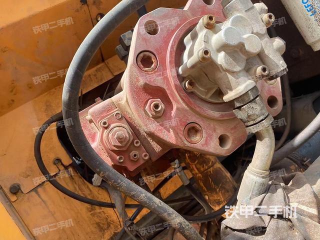 液压泵舱室正面整体(整机外观) 液压泵舱室正面整体(整机外观)