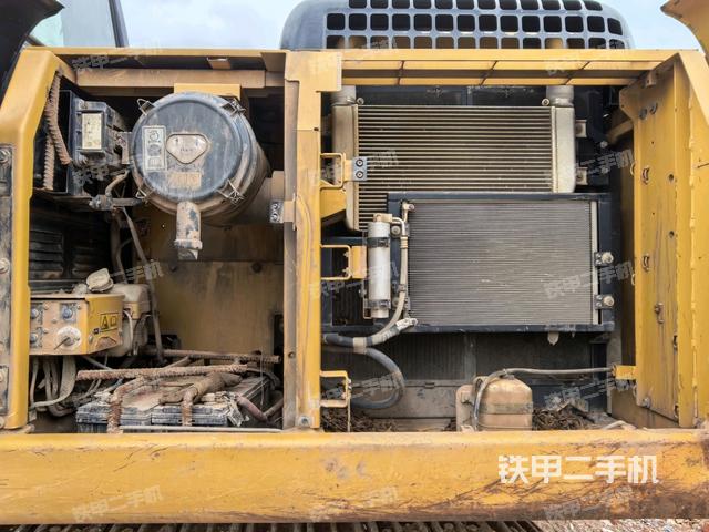 散热器正面(大件舱室) 散热器正面(大件舱室)