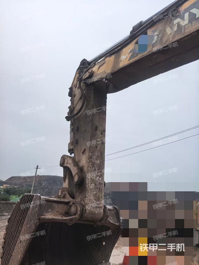 小臂整体左后(工作和回转装置) 小臂整体左后(工作和回转装置)