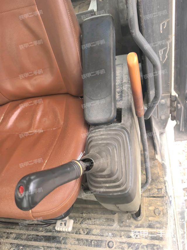 座椅后部（驾驶室部分）