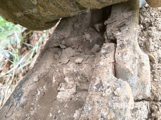 右驱动轮（行走机构）