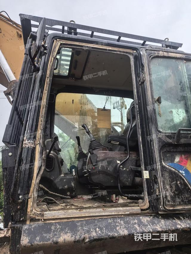 顶棚整体(驾驶室部分) 顶棚整体(驾驶室部分)