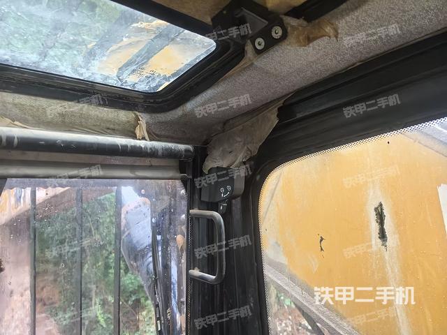 后窗玻璃角标(驾驶室部分) 后窗玻璃角标(驾驶室部分)