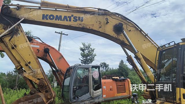 液压泵舱室正面整体（整机外观）