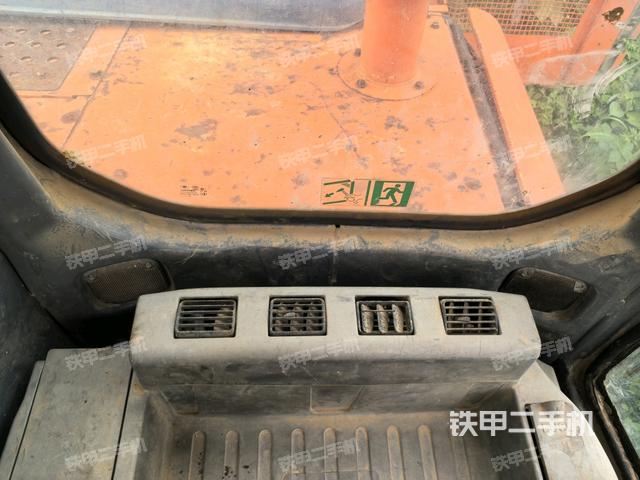 左后方玻璃角标(驾驶室部分) 左后方玻璃角标(驾驶室部分)