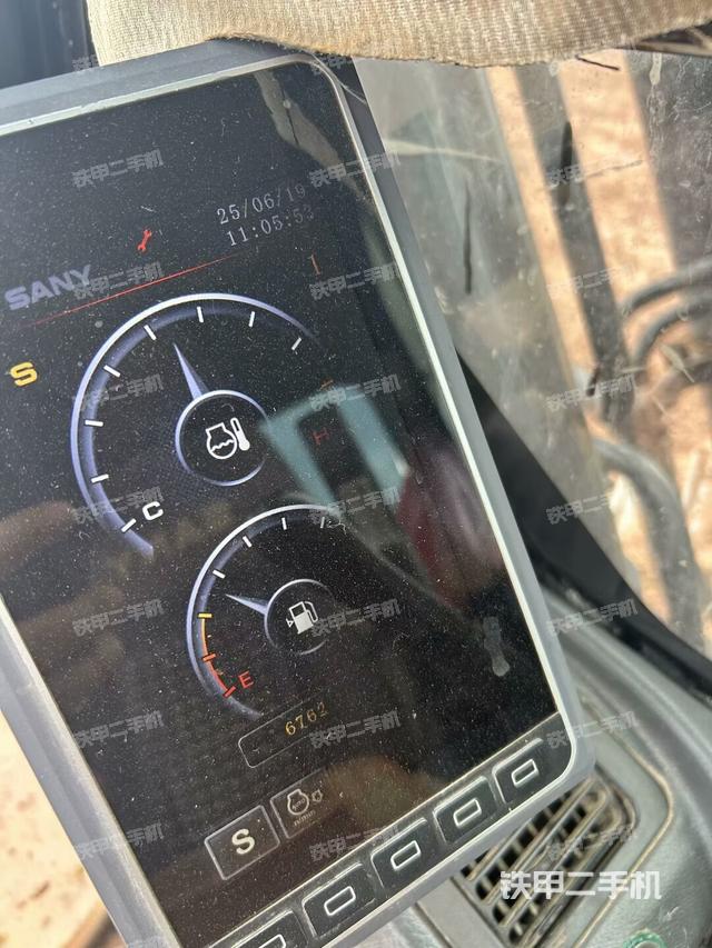 显示屏 (驾驶室部分) 显示屏 (驾驶室部分)