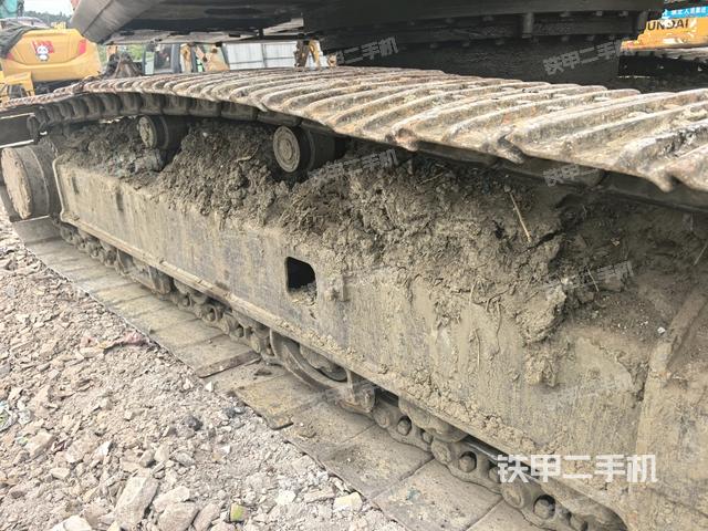 右侧履带整体(行走机构) 右侧履带整体(行走机构)