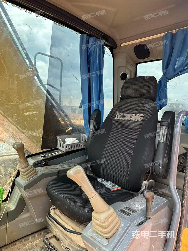 驾驶室整体(整机外观) 驾驶室整体(整机外观)