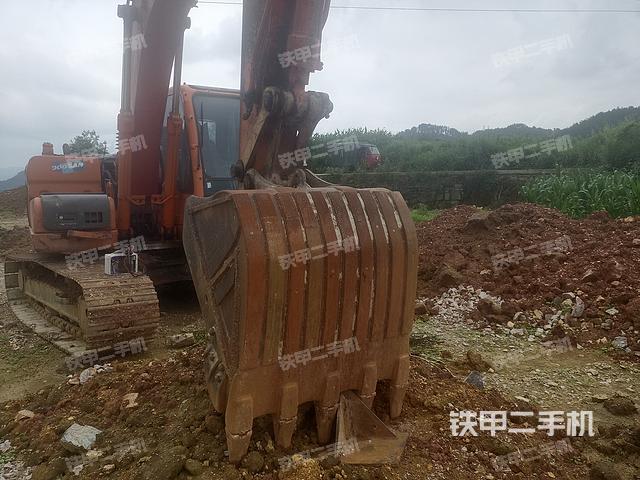 驾驶室顶部（整机外观）