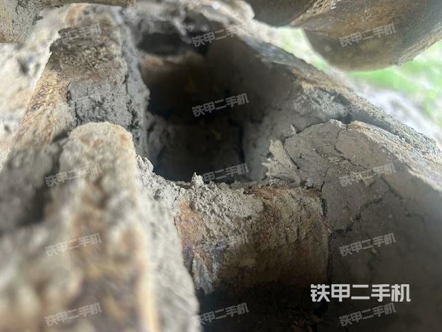 单侧履带整体(整机外观) 单侧履带整体(整机外观)