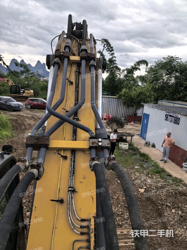 大臂背部俯视（工作和回转装置）