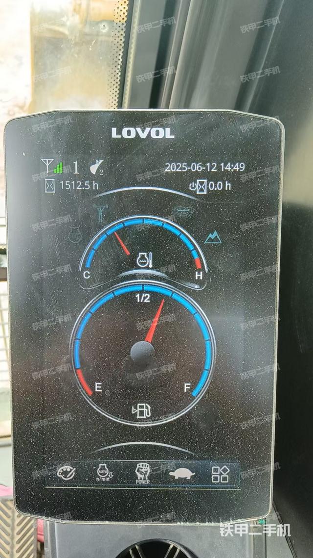 驾驶室顶部(整机外观) 驾驶室顶部(整机外观)