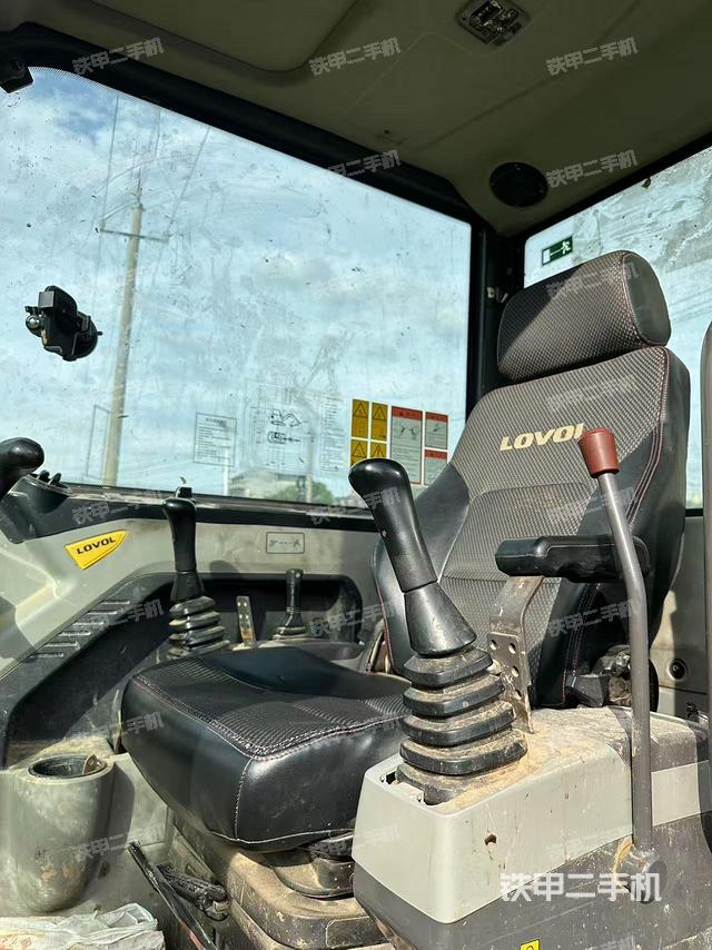 驾驶室整体(整机外观) 驾驶室整体(整机外观)