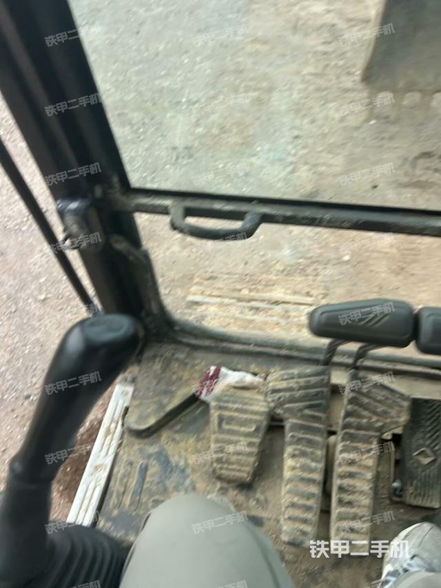 后窗玻璃角标(驾驶室部分) 后窗玻璃角标(驾驶室部分)