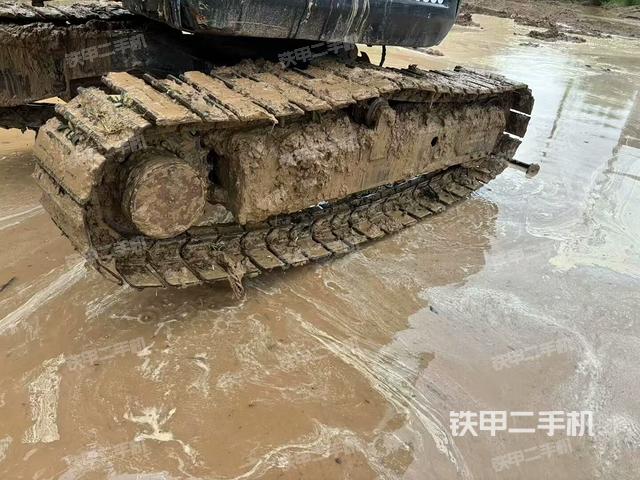 单侧履带整体(整机外观) 单侧履带整体(整机外观)