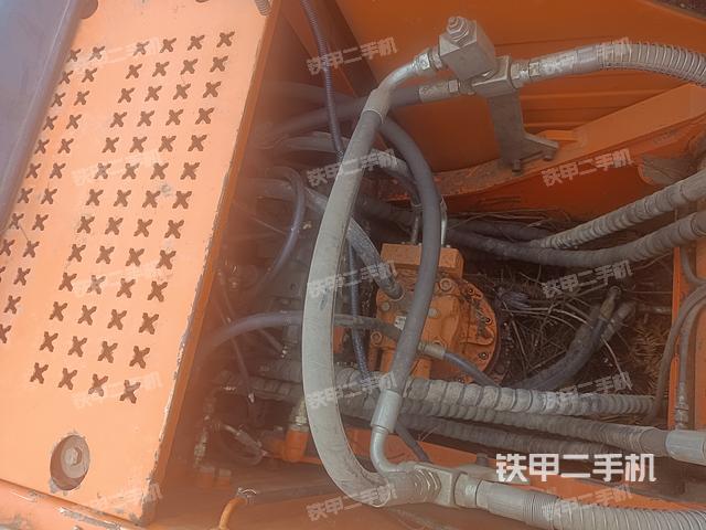 回转马达和主控阀（整机外观）