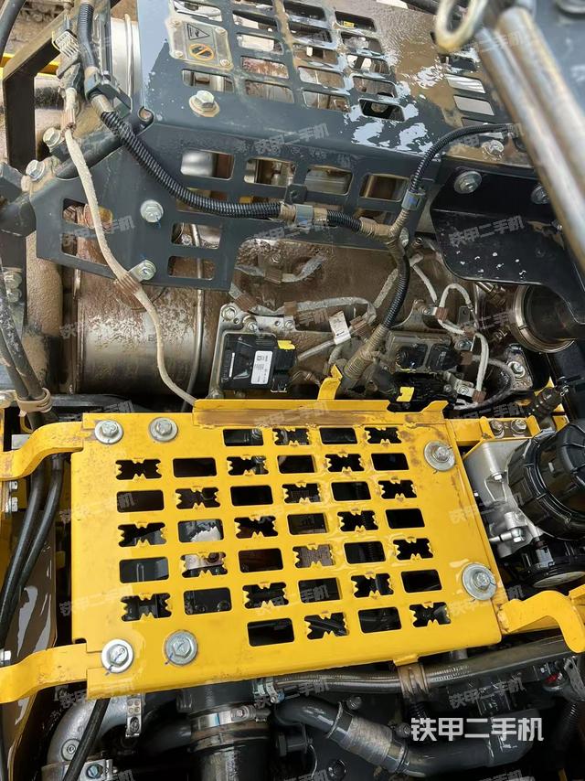 发动机整体俯视(整机外观) 发动机整体俯视(整机外观)