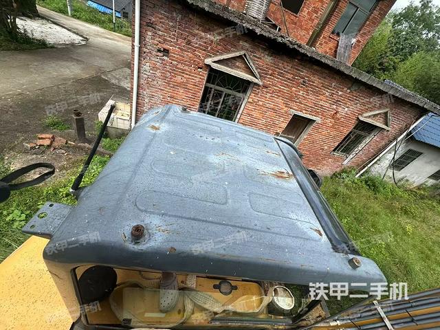 驾驶室顶部（整机外观）