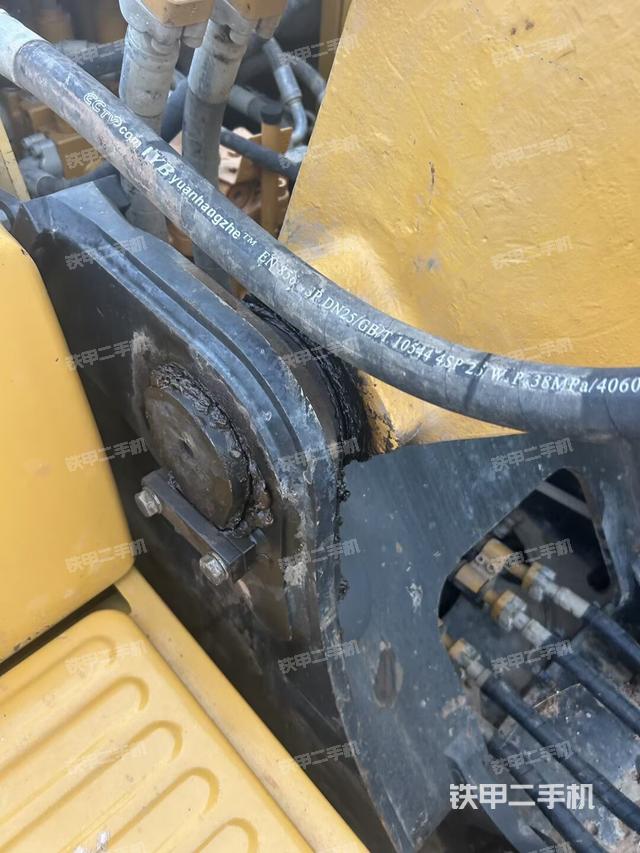 大臂根部 斜视(工作和回转装置) 大臂根部 斜视(工作和回转装置)