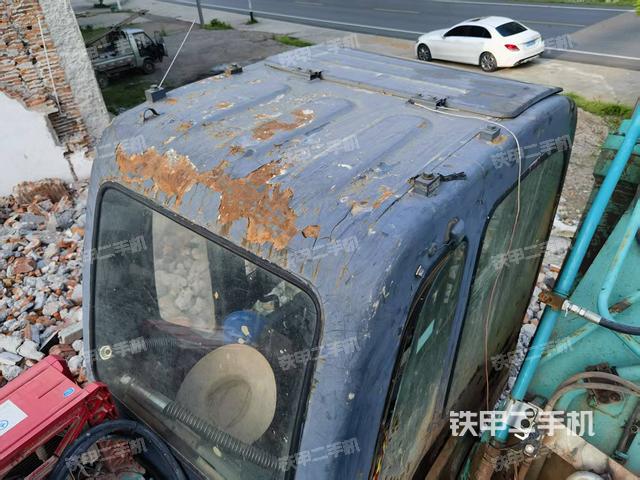 驾驶室顶部（整机外观）