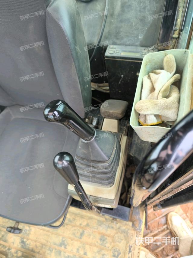 座椅左側(cè)控制臺(tái)/音響/含左手柄(駕駛室部分) 座椅左側(cè)控制臺(tái)/音響/含左手柄(駕駛室部分)