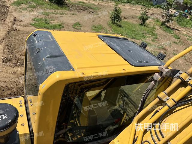 驾驶室顶部(整机外观) 驾驶室顶部(整机外观)